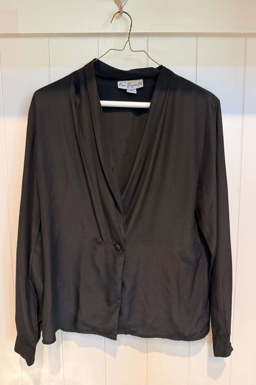 Eva Laurel Vintage Black Long Sleeve Button-Down Blouse